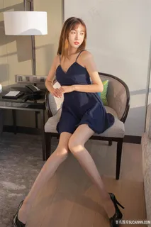 坐在椅子上的长腿美女图片陆萱萱 坐在椅子上的长腿美女图片陆萱萱