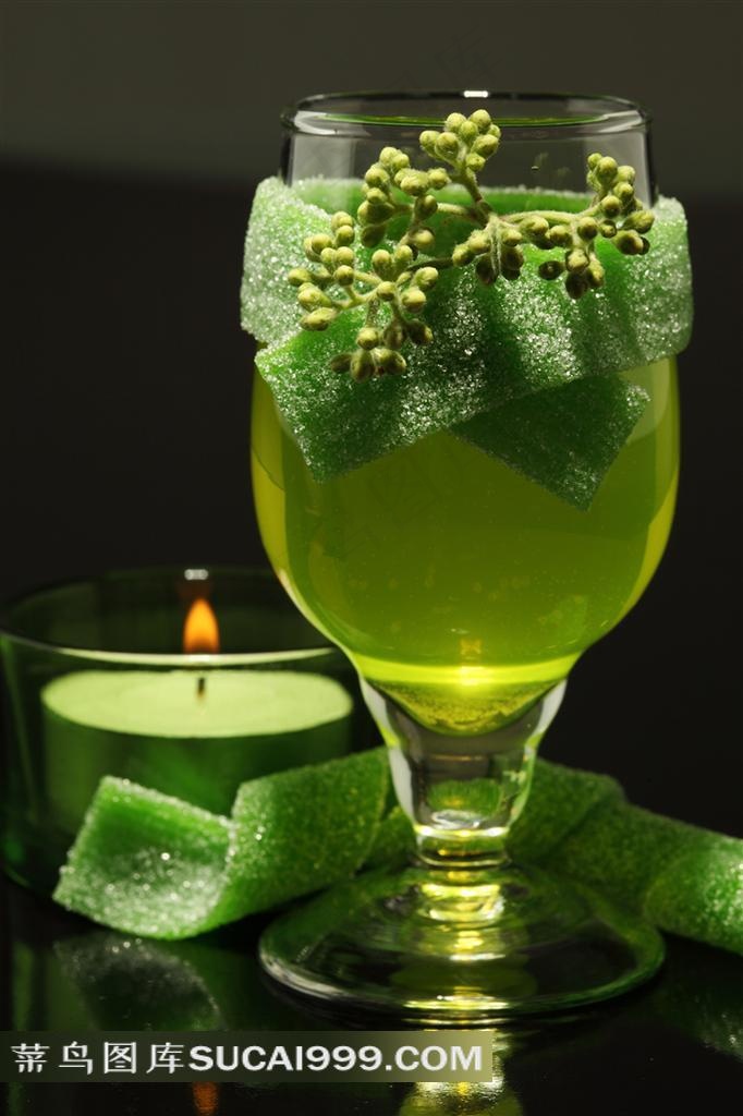 香草鸡尾酒和蜡烛图片素材