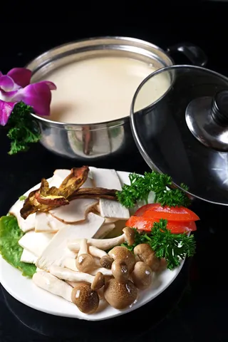 火锅麻辣烫锅底川菜汤锅-美味菌王锅