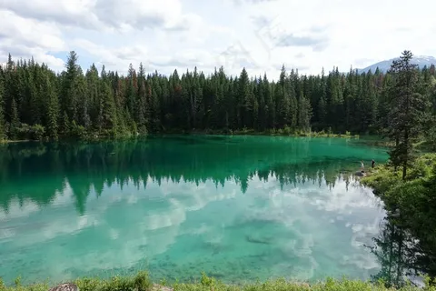 加拿大湖泊风景图片 加拿大湖泊风景图片