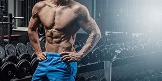 健身器材与男模