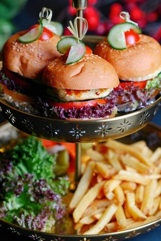 黄色美味汉堡摄影素材