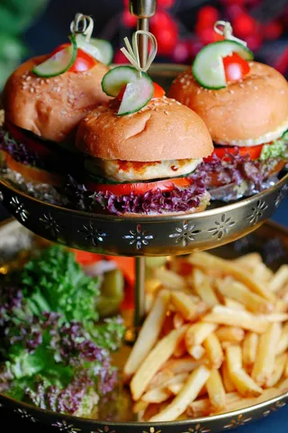 黄色美味汉堡摄影素材