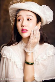 英伦风格穿着的美女