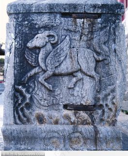 中华石雕柱纹-飞翔的羚羊花纹