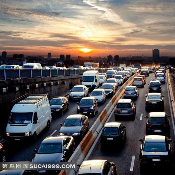 夕阳下的堵车场景图