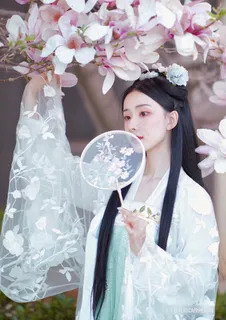 唯美古风白衣古装写真清纯女子图片