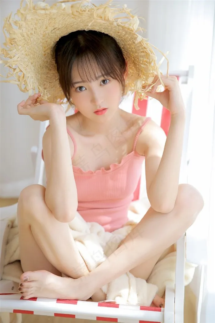 戴草帽的清纯美女高清图片