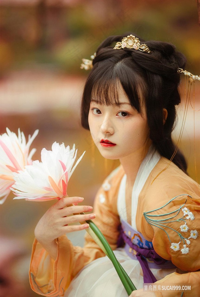雪莲与橙色古装汉服少女图片