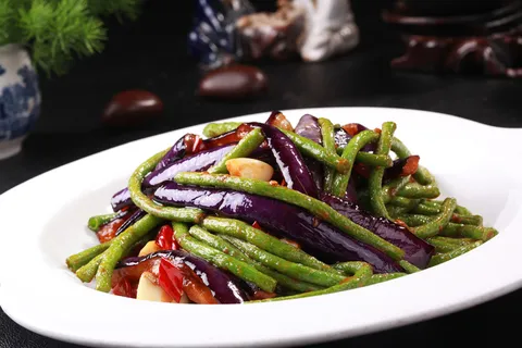 长豆角炒茄子18元一份 (1)
