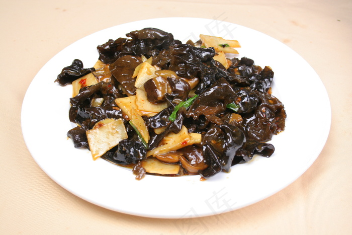 2057野生菌黑木耳炒笋片