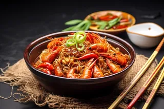 餐饮美食香辣虾面摄影图