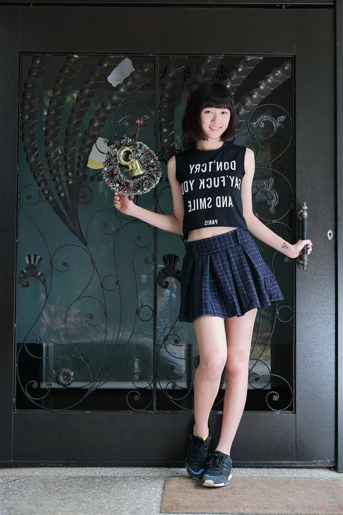 短发美女蔡谨卉高清美图