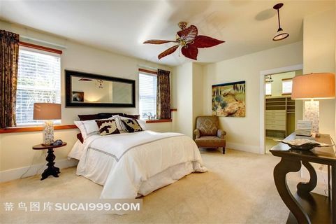 卧室双人床与沙发椅等摄影