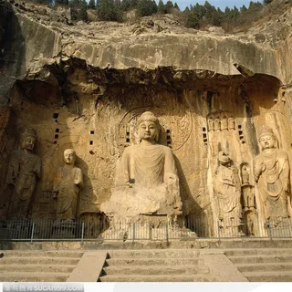 龙门石窟-奉先寺正壁五佛 龙门石窟-奉先寺正壁五佛