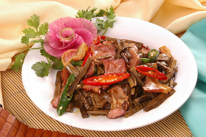 烟笋炒腊肉  32