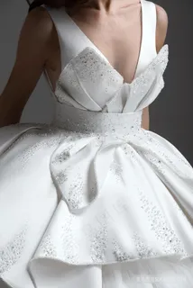 白色镶钻婚纱礼服美女高清素材 白色镶钻婚纱礼服美女高清素材