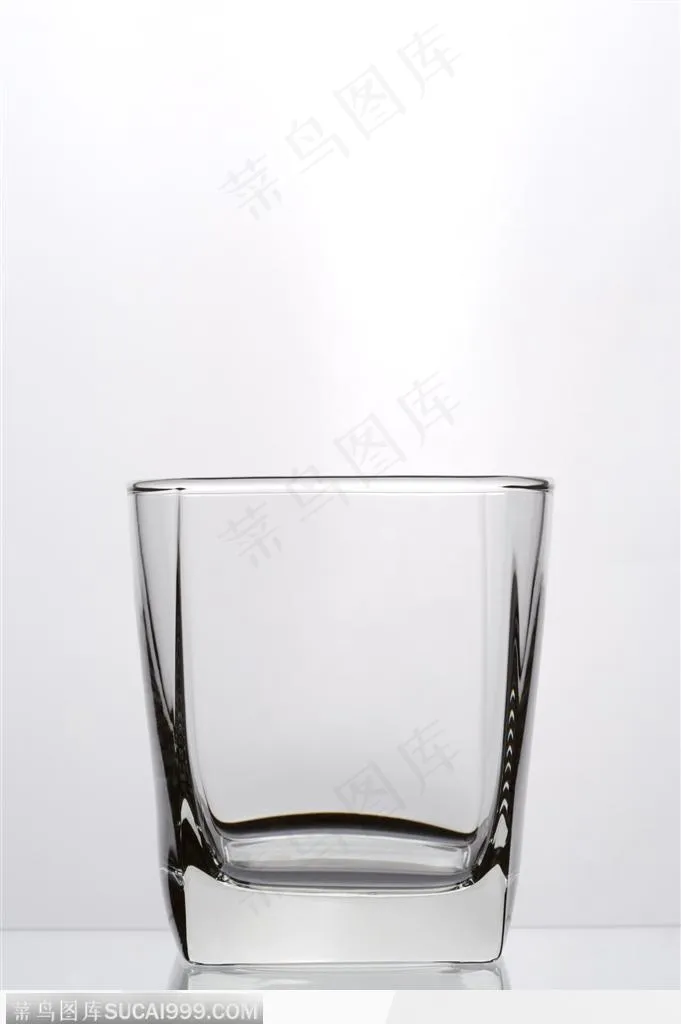 简单生活-圆形的玻璃杯