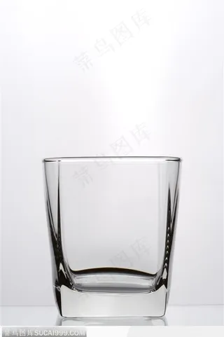 简单生活-圆形的玻璃杯