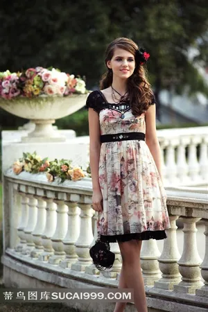 穿蕾丝花边长裙的清纯美女摄影高清图片