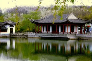 湖水亭子高清图片