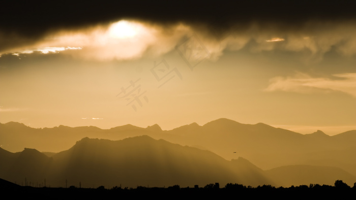 山中云彩  