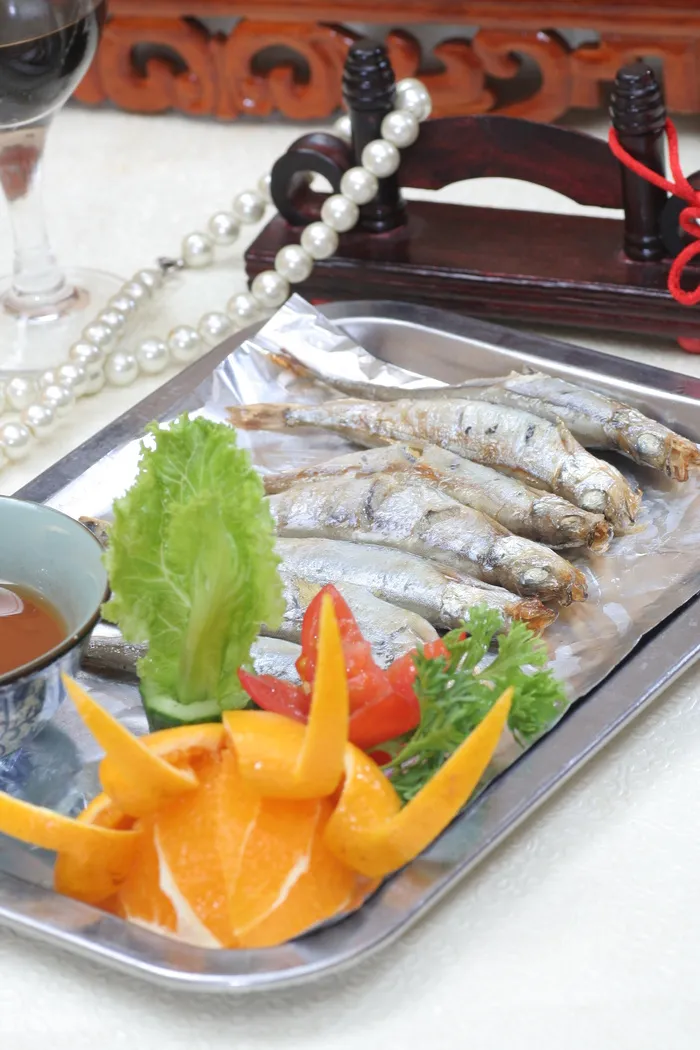 旋转 鱼露香烤多春鱼 旋转 鱼露香烤多春鱼