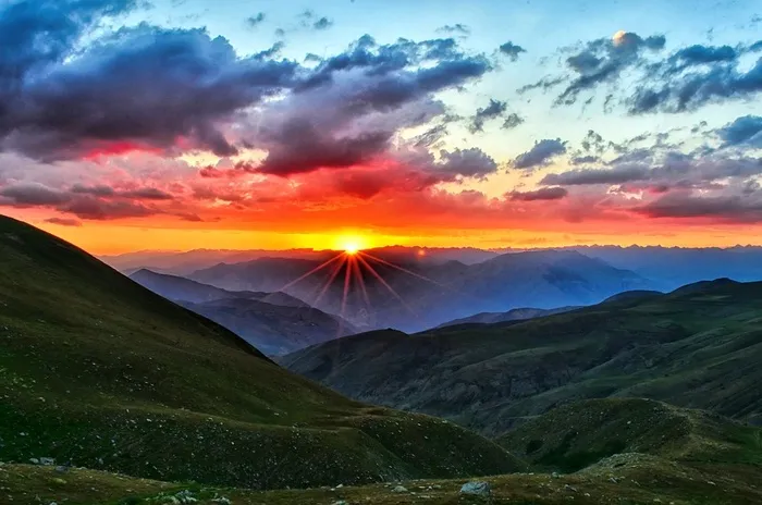 冬天山水背景风景