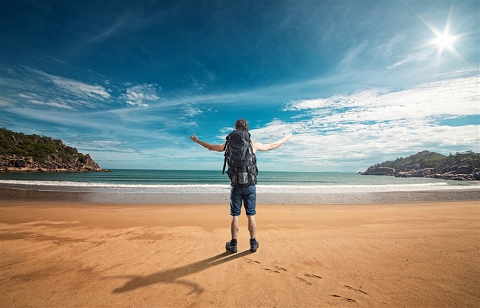 运动系列 - 正在拥抱天空的旅行者