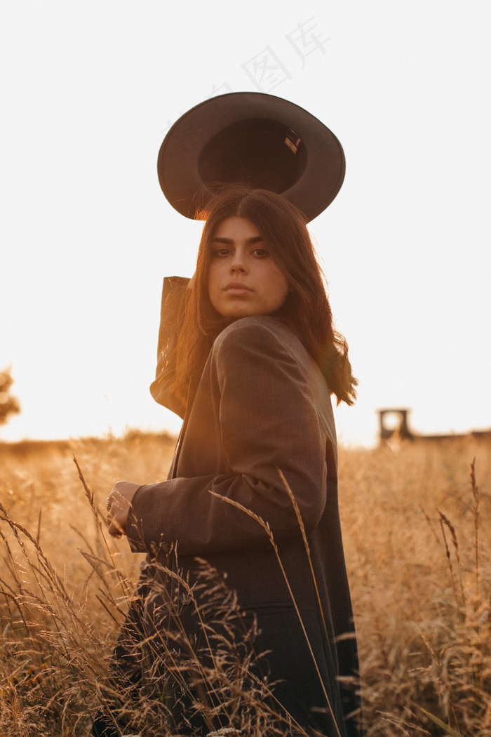 欧美时尚户外写真图片