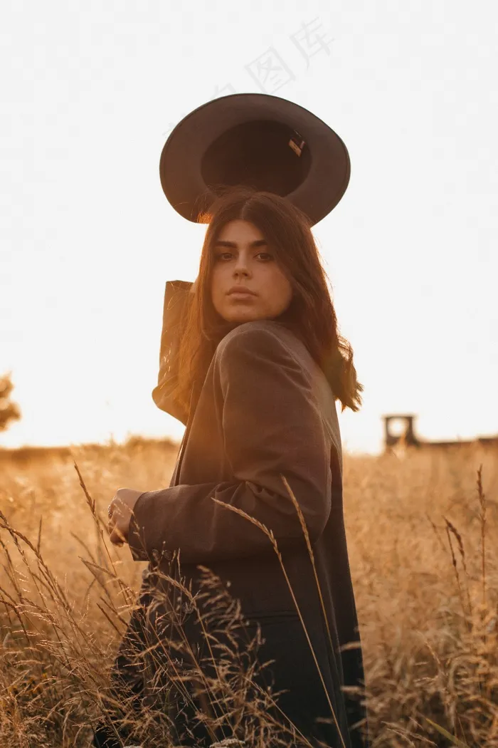 欧美时尚户外写真图片