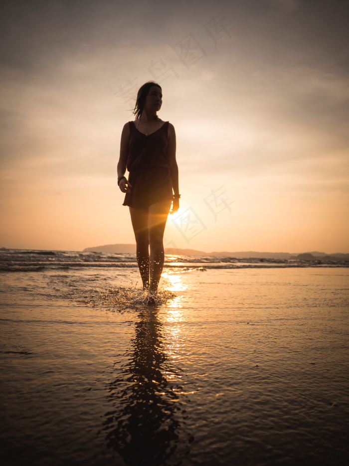 黄昏剪影写真图片