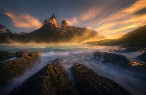 高清唯美海边礁石激流风景图片