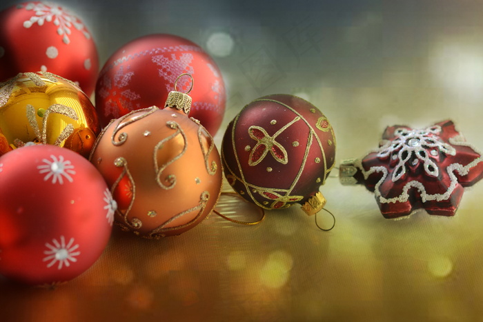 圣诞彩球装饰图片