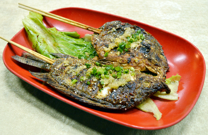烧烤美食烤肉街边小吃油炸烤福寿鱼