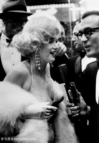 黑白酒局玛丽莲梦露唯美装饰画