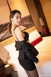 酒店*黑丝美女秘书性感诱人写真图片