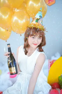 美女过生日照片 美女过生日照片