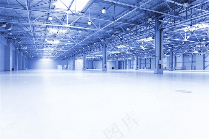 钢结构空旷工厂图片