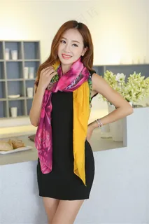 漂亮丝巾女模特写真