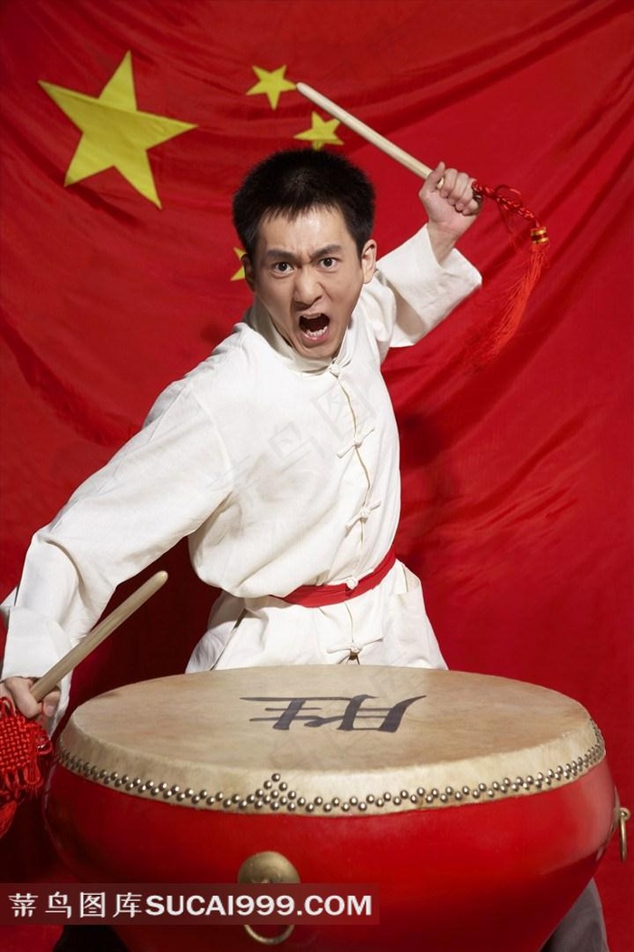 击鼓胜利的中国人