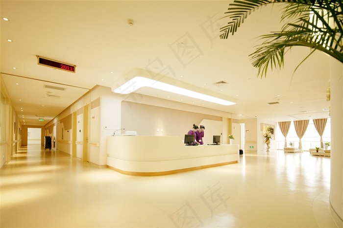 暖色调医院大厅