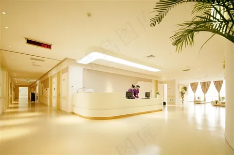 暖色调医院大厅