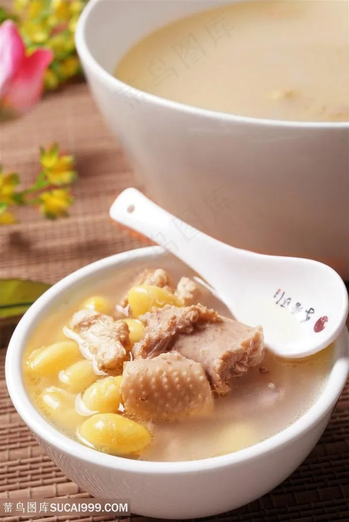 热白果炖鸡的美食图片