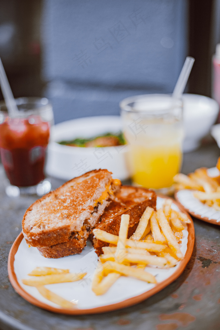清爽夏季果汁饮品摄影照片