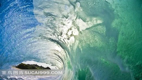 唯美翻滚的海浪风景图片