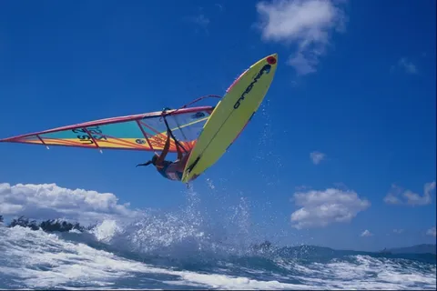 高清海上冲浪图片下载