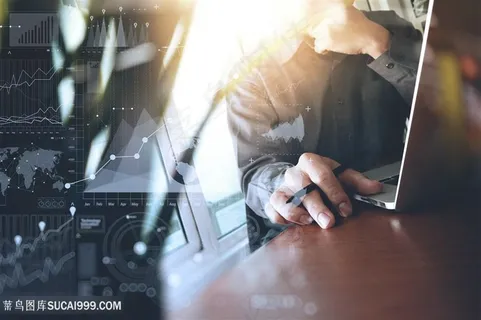 使用商务数码产品办公的男人高清图片 使用商务数码产品办公的男人高清图片