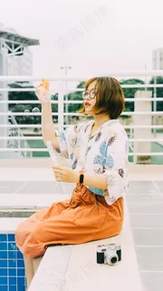 吹泡泡的日本美女图片 吹泡泡的日本美女图片