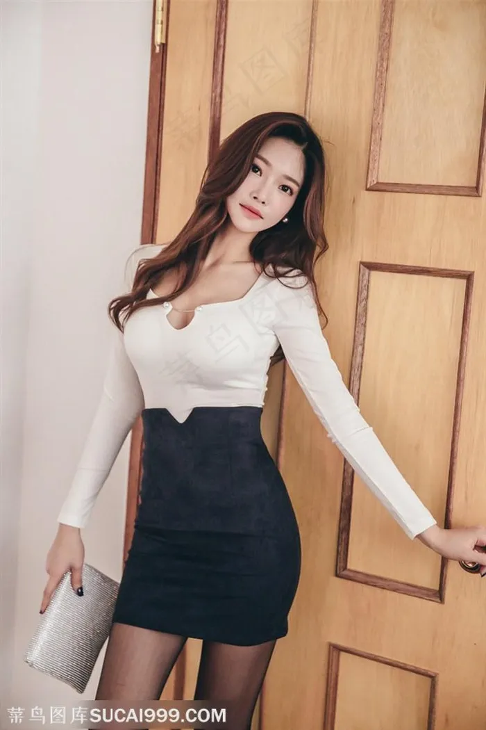 穿着短裙的韩国气质美女朴正允图片